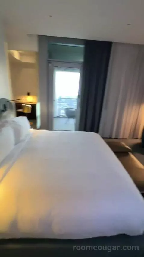 One-Bedroom King Studio Suite with Harbour View (#1708) bed picture #11