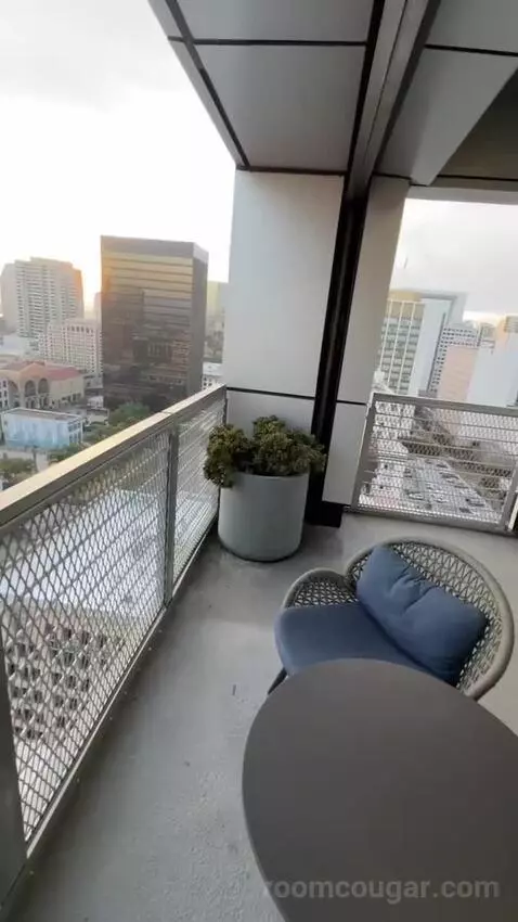 One-Bedroom King Studio Suite with Harbour View (#1708) view picture #4