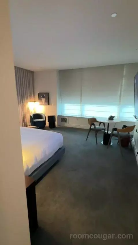 One-Bedroom King Studio Suite with Harbour View (#1708) bed picture #2