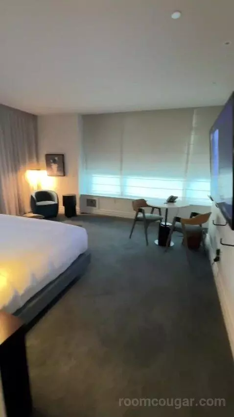 One-Bedroom King Studio Suite with Harbour View (#1708) bed picture #4