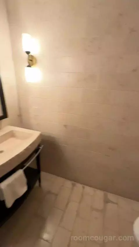 One-Bedroom Spa Suite with Tub (#809) bathroom picture #4