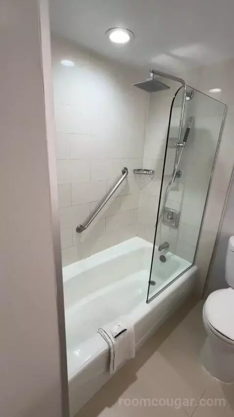 Double Room with Two Double Beds and City View (#821) bathroom picture #1