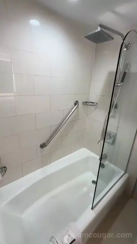 Double Room with Two Double Beds and City View (#821) bathroom picture #4