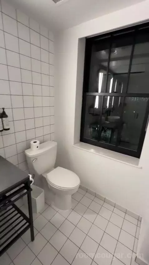 Deluxe Jr Suite, Corner Room, 1 King, 1 Sofa Bed (#308) bathroom picture #6