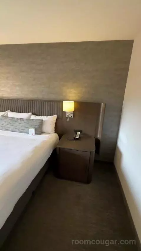 Premier King Room (#167) bed picture #1