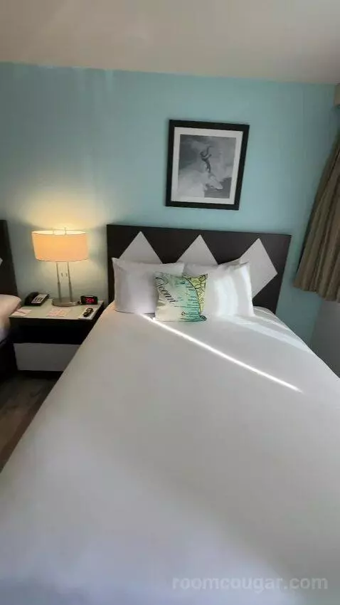 Queen Room with Two Queen Beds picture #6