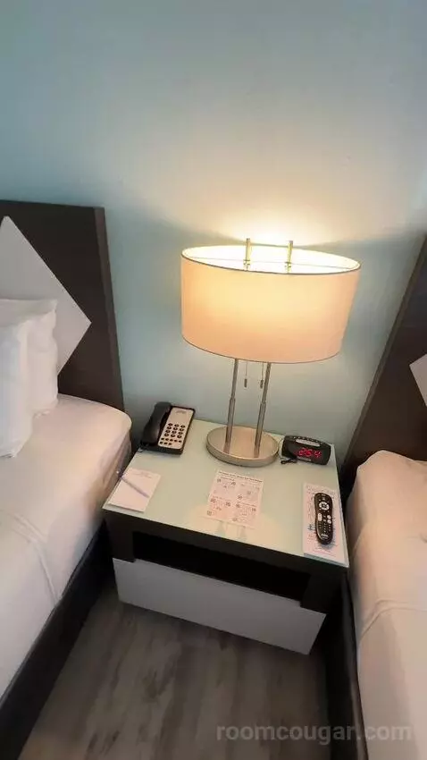 Queen Room with Two Queen Beds picture #8