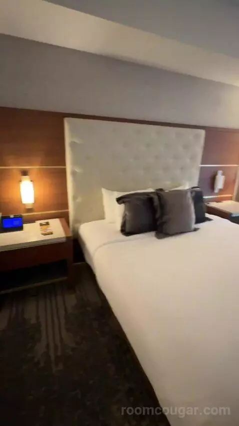 King Room (#107) bed picture #7