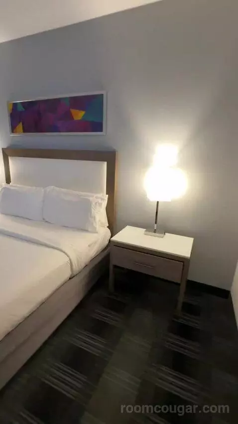 King Room (#127) bed picture #7