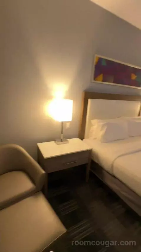 King Room (#127) bed picture #10