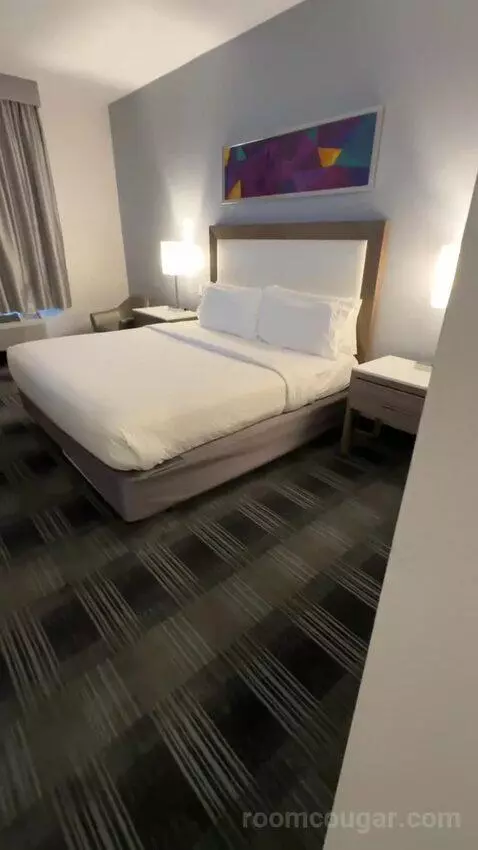 King Room (#127) bed picture #2