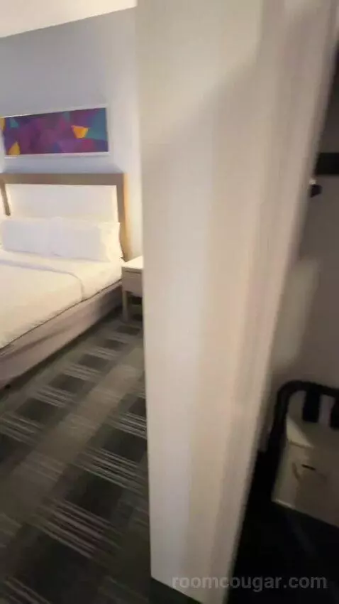 King Room (#127) bed picture #4