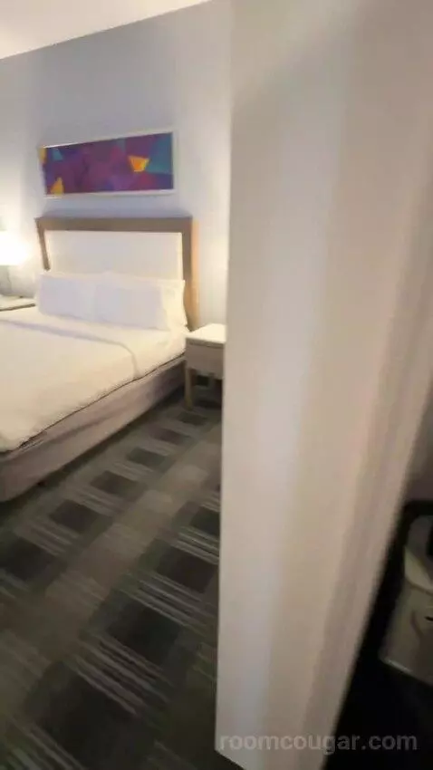 King Room (#127) bed picture #5