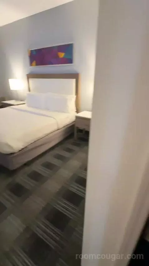 King Room (#127) bed picture #6