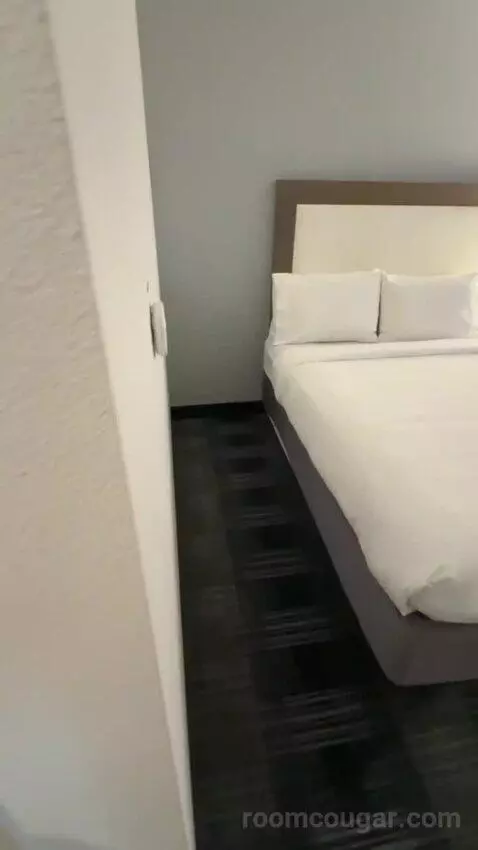 Queen Room with Two Queen Beds (#132) bed picture #4