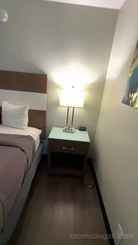 King Room (#253) bed picture #5