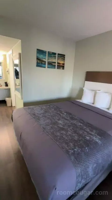 Queen Room with Two Queen Beds (#119) bed picture #4