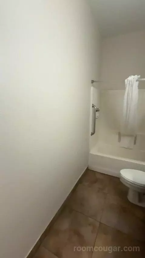 King Suite (#302) bathroom picture #3
