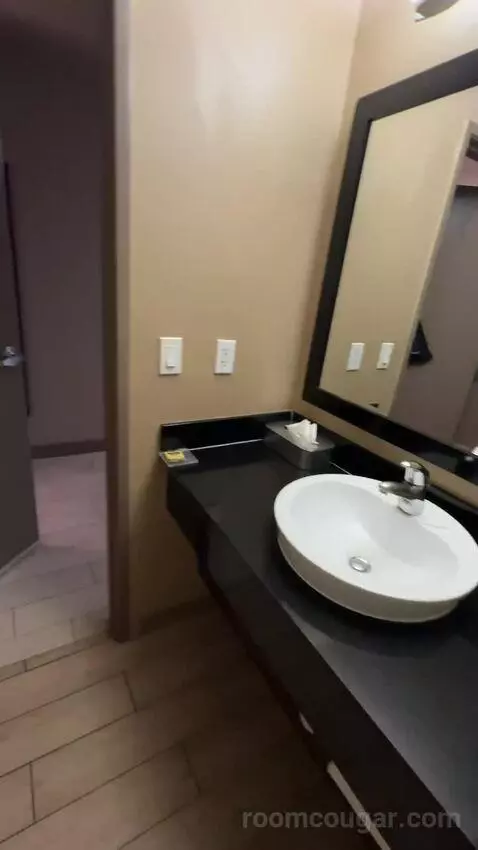 King Room with Kitchenette (#244) bathroom picture #11