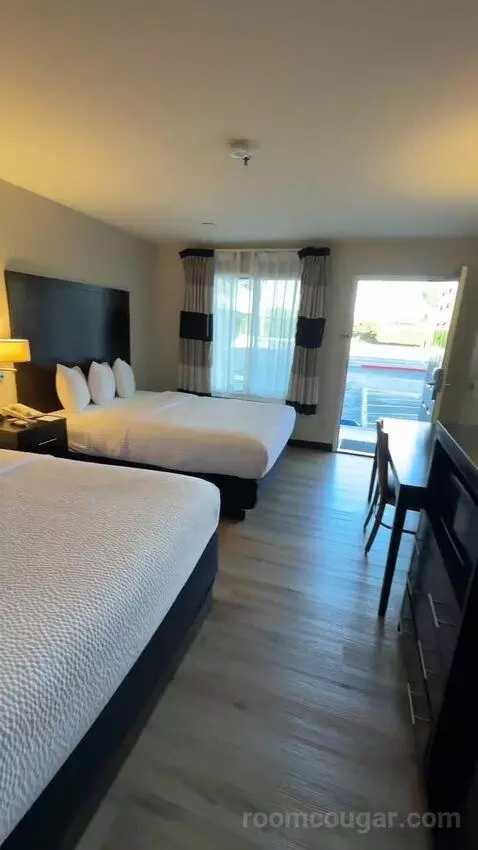 Queen Room with Two Queen Beds (#113) view picture #9