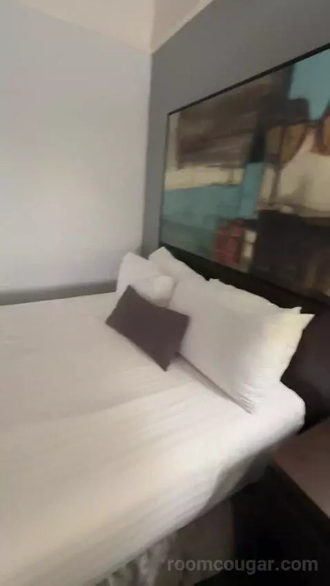 Queen Room with Two Queen Beds (#105) bed picture #6