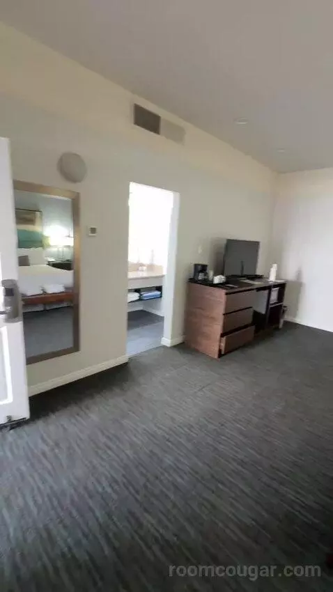 Queen Room with Two Queen Beds (#105) bed picture #4