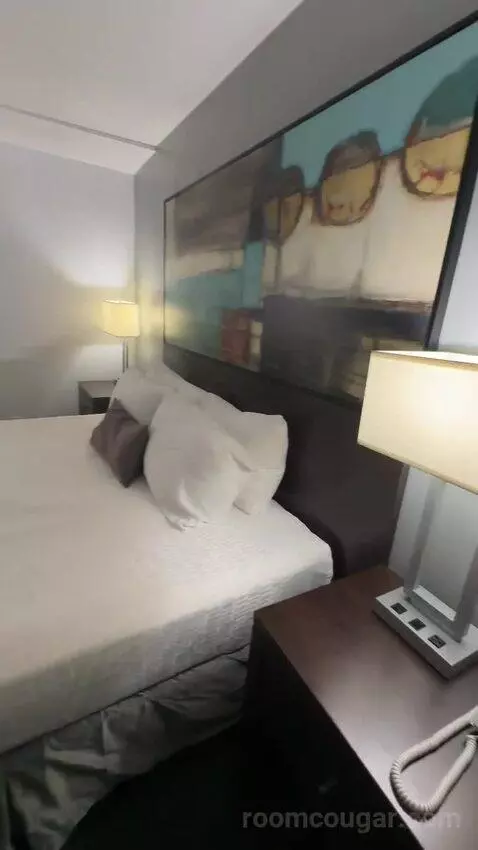 King Room (#121) bed picture #2