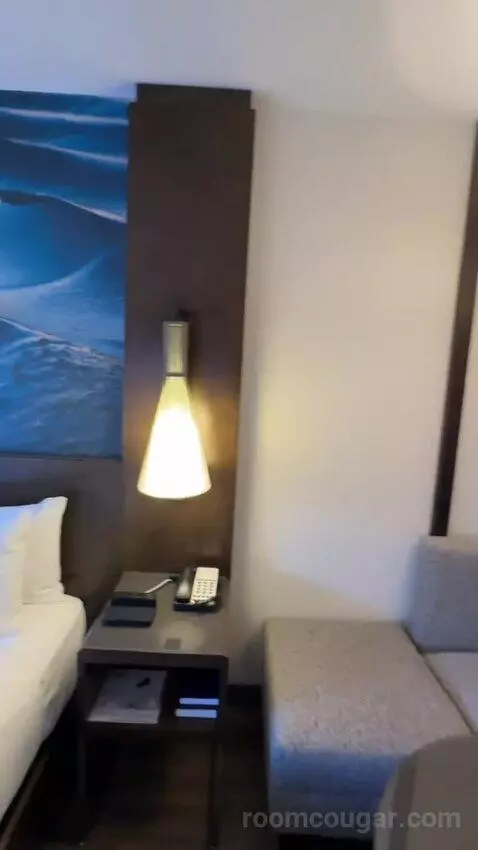 King Room (#916) bed picture #5