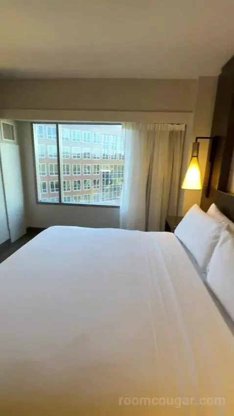 King Room (#916) bed picture #7