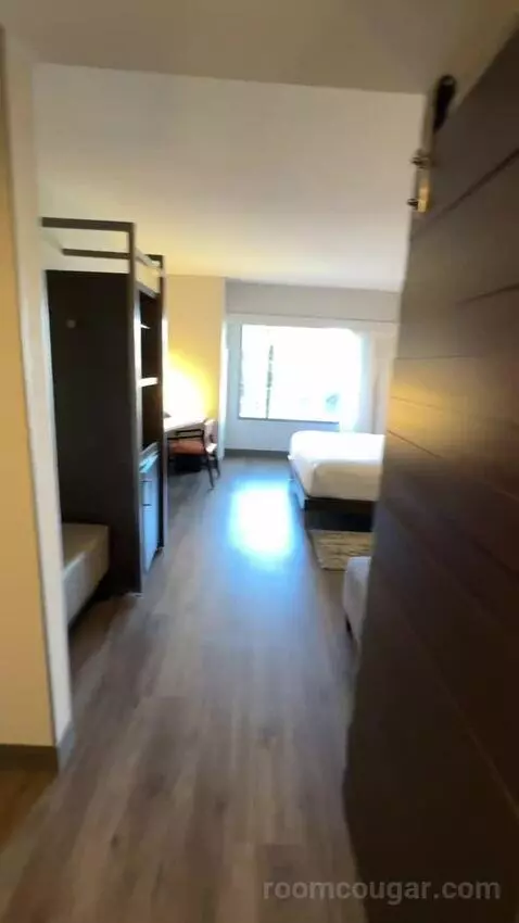 King Room (#916) bed picture #1