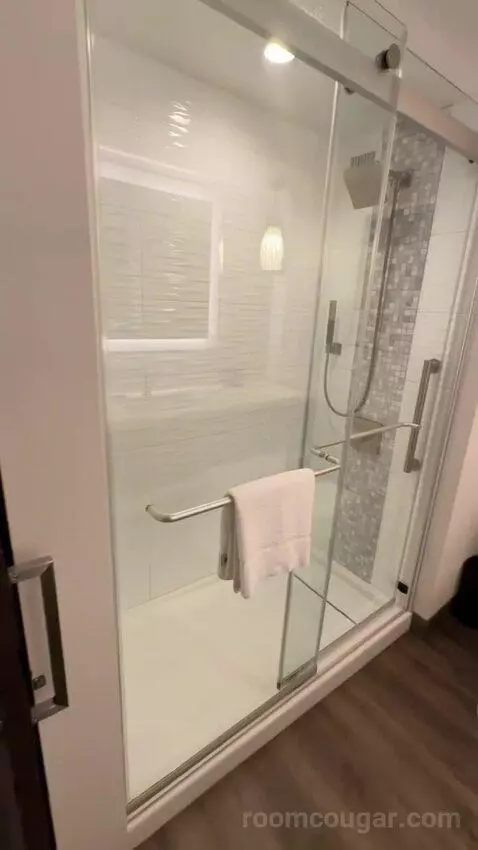 Deluxe Queen Room with Two Queen Beds (#223) bathroom picture #2