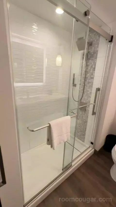 Deluxe Queen Room with Two Queen Beds (#223) bathroom picture #3