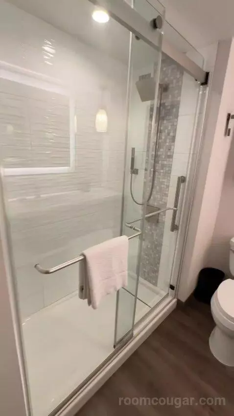 Deluxe Queen Room with Two Queen Beds (#223) bathroom picture #4