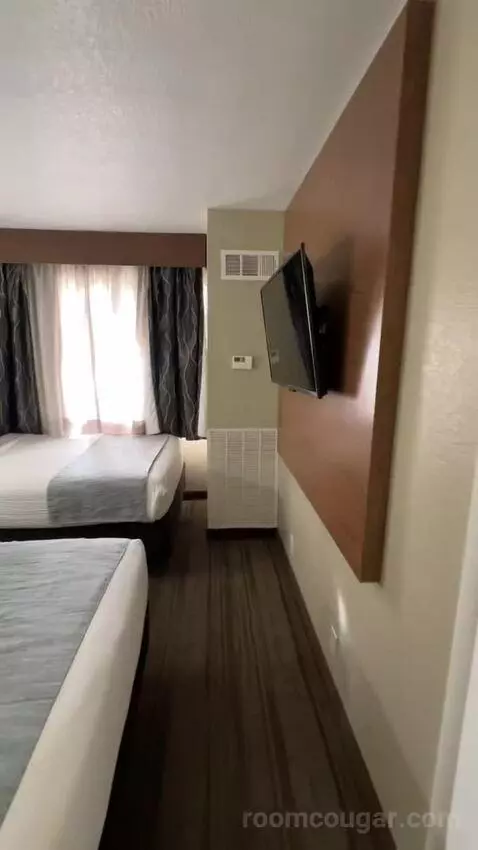 One-Bedroom Suite with Two Double Beds (#101) bed picture #4
