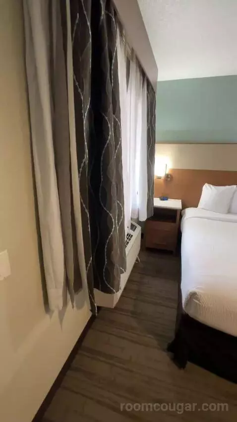 King Room bed picture #2