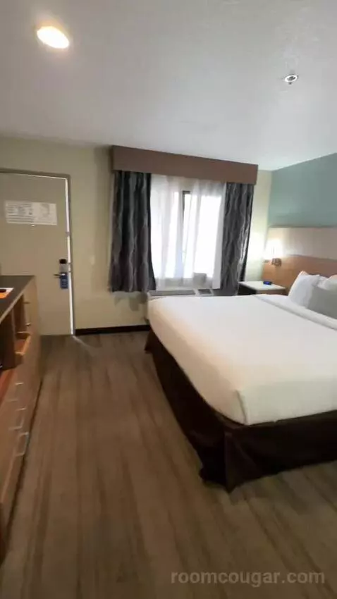 King Room bed picture #9