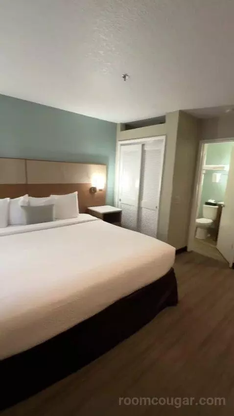 King Room bed picture #6