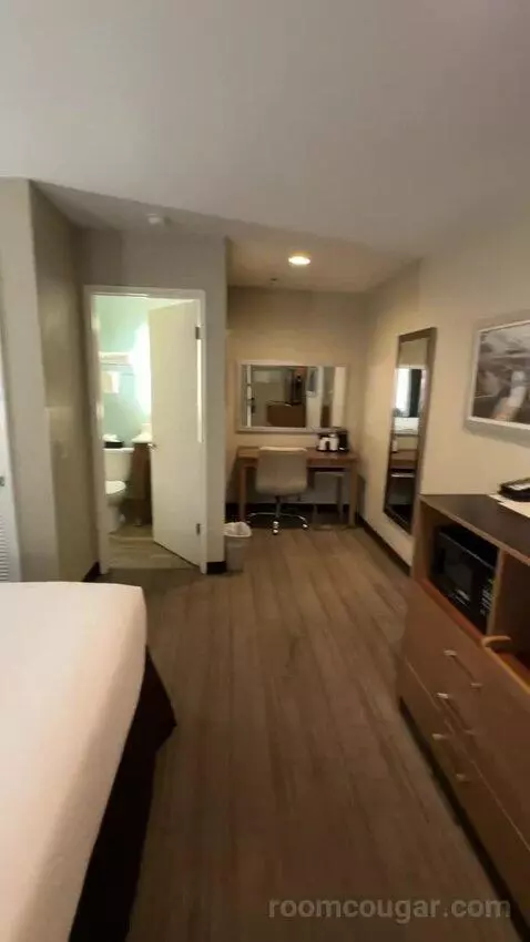 King Room bed picture #8