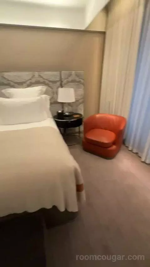 Superior King Room (#609) bed picture #10