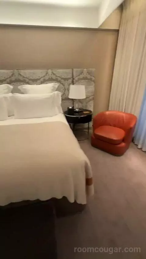 Superior King Room (#609) bed picture #11