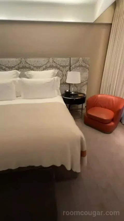 Superior King Room (#609) bed picture #12