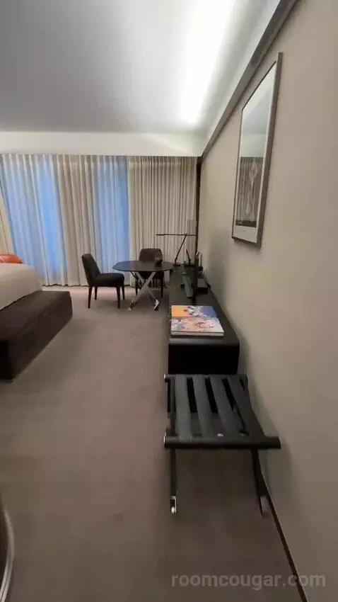 Superior King Room (#609) bed picture #2