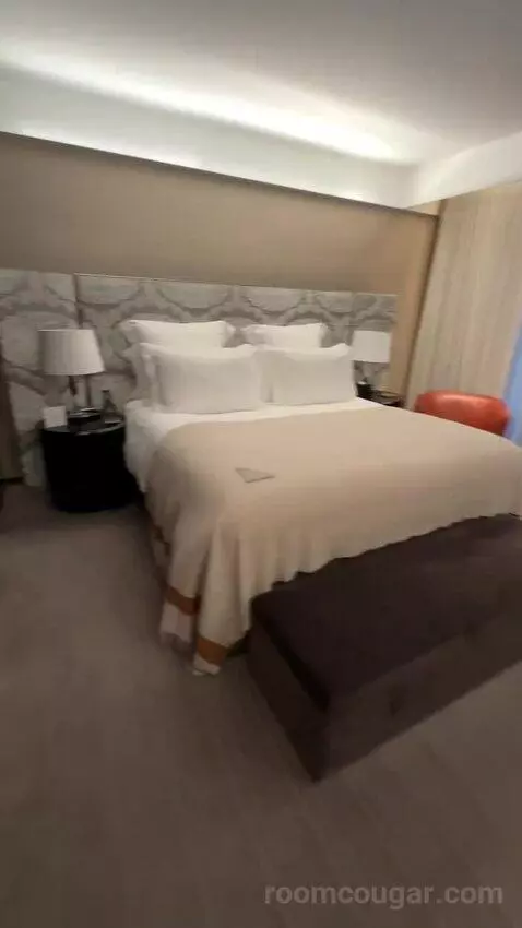 Superior King Room (#609) bed picture #4