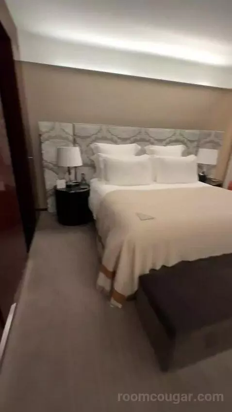 Superior King Room (#609) bed picture #6