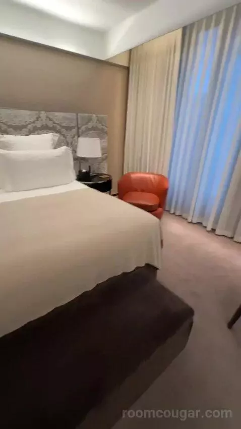 Superior King Room (#609) bed picture #9