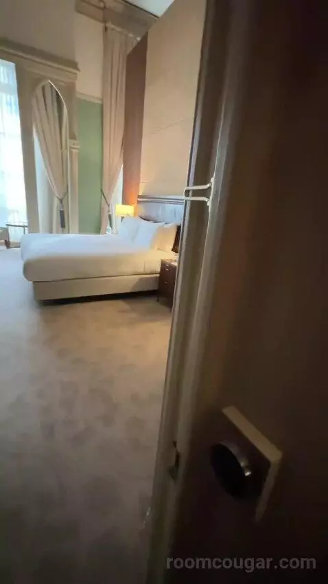 Grand Junior King Suite with Chambers Club Access (#180) bed picture #3
