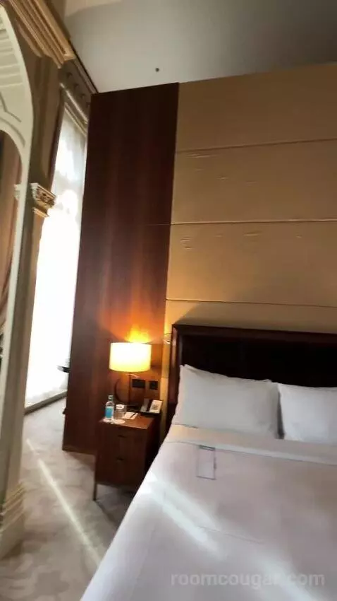 Grand Junior King Suite with Chambers Club Access (#180) bed picture #9