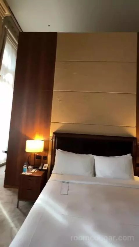 Grand Junior King Suite with Chambers Club Access (#180) bed picture #12