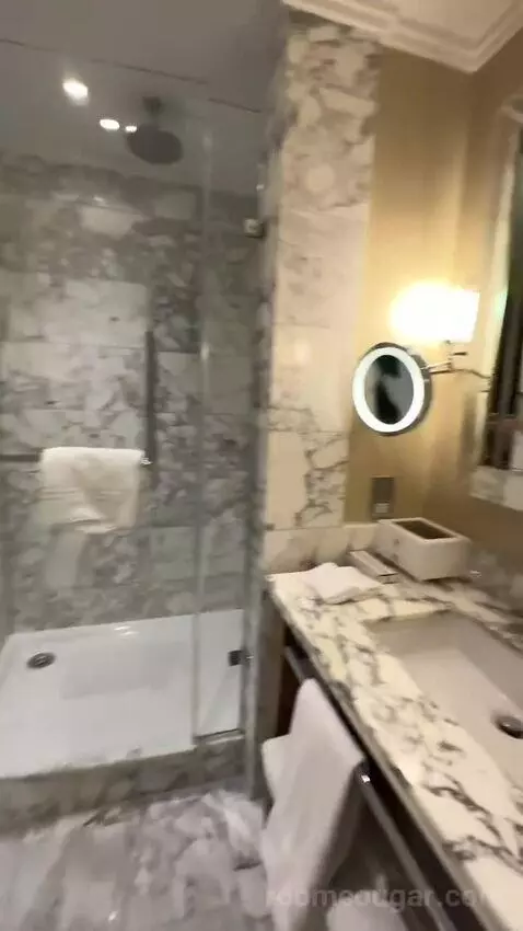 Grand Junior King Suite with Chambers Club Access (#180) bathroom picture #6