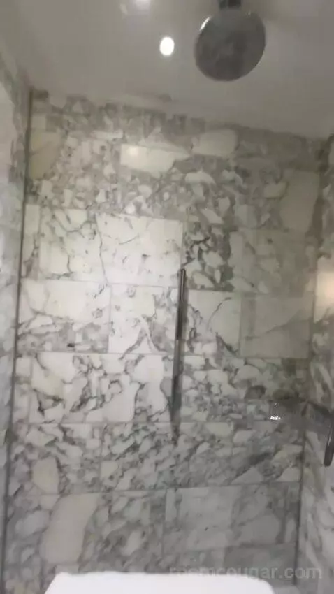 Grand Junior King Suite with Chambers Club Access (#180) bathroom picture #8